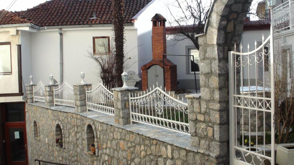 Villa Metulevi traditional stone wall detail